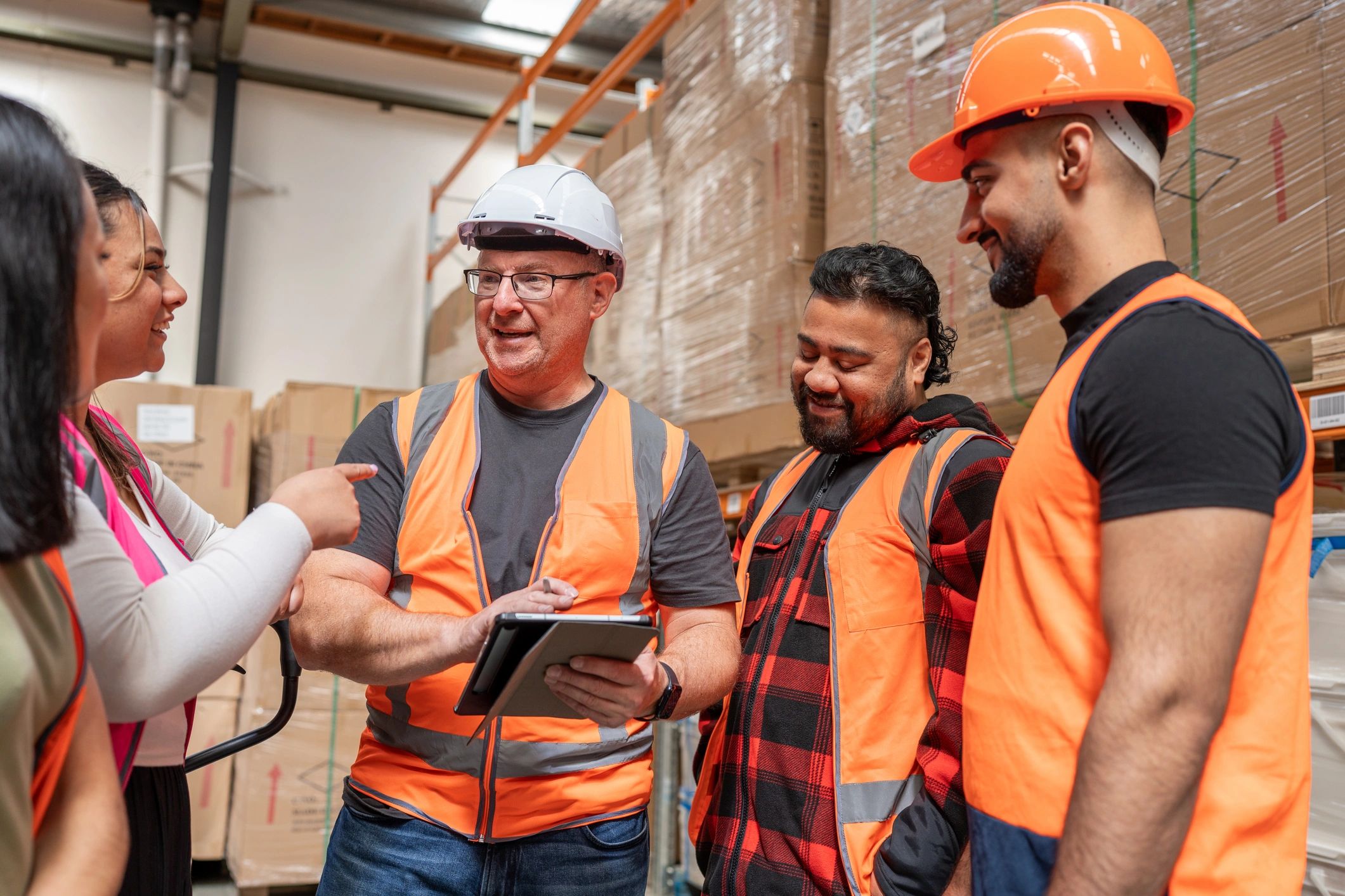 Equipo logÃstico corporativo en operación industrial en México