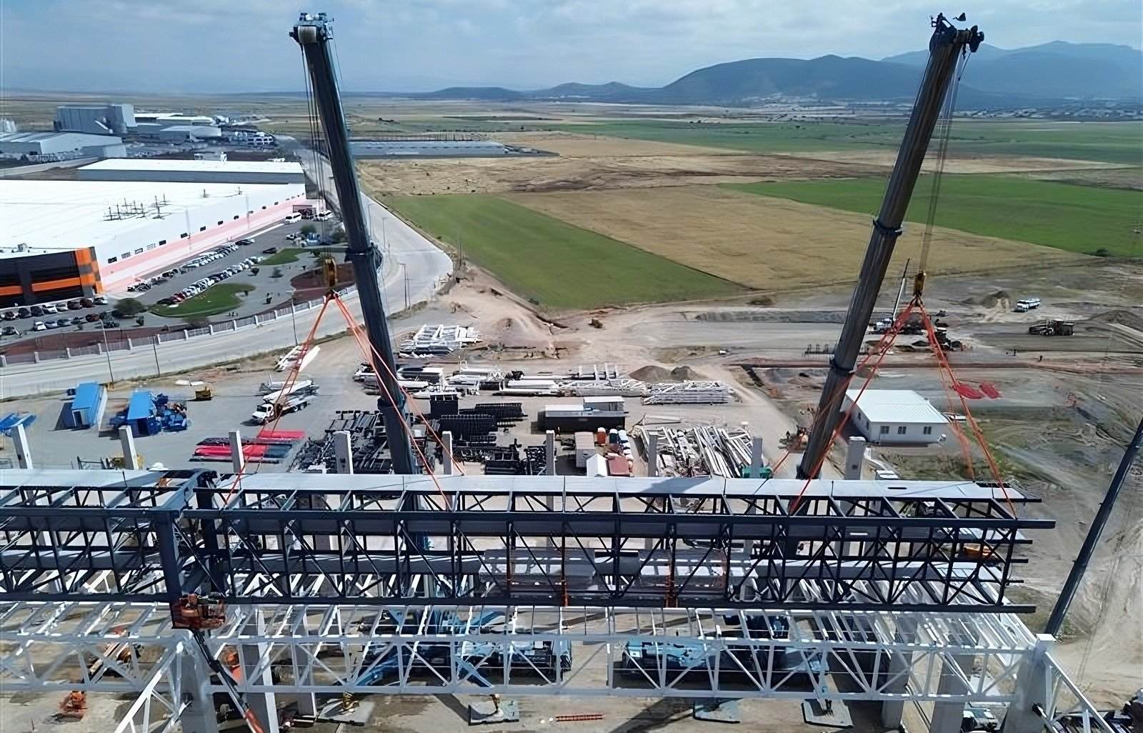 Nave industrial en construcción para operación corporativa